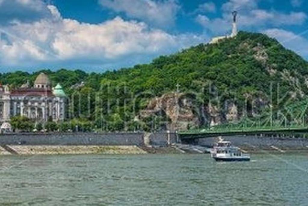 Always A Huge Sale! Apartament